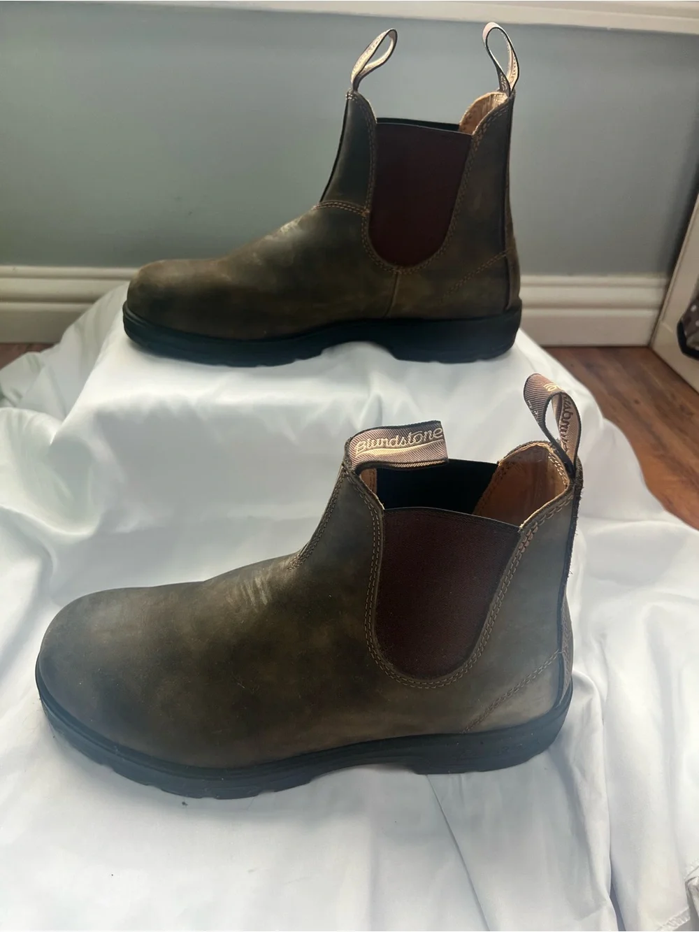 Blundstone B001715 Brown Leather Boots with Dark Elastic Panels